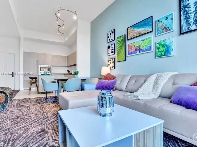 1-bedroom condo for sale in Hollywood - 4111 S Ocean Drive 304 - MondialRealty