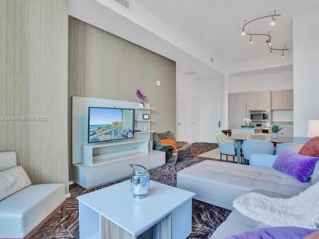 1-bedroom condo for sale in Hollywood - 4111 S Ocean Drive 304 - MondialRealty