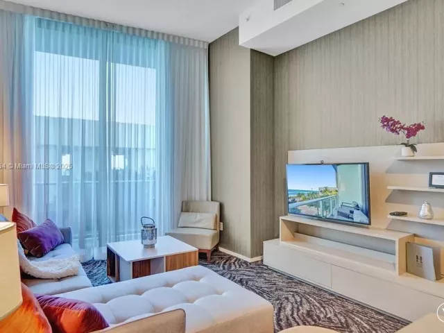 1-bedroom condo for sale in Hollywood - 4111 S Ocean Drive 304 - MondialRealty