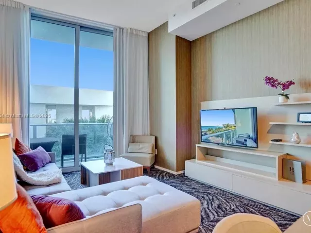1-bedroom condo for sale in Hollywood - 4111 S Ocean Drive 304 - MondialRealty