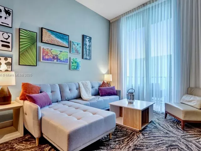 1-bedroom condo for sale in Hollywood - 4111 S Ocean Drive 304 - MondialRealty