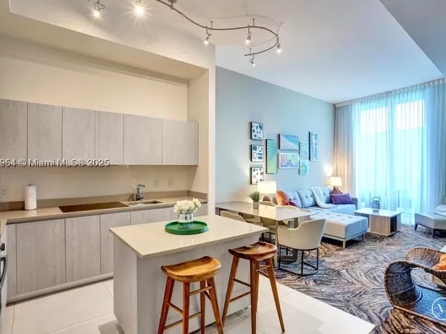 1-bedroom condo for sale in Hollywood - 4111 S Ocean Drive 304 - MondialRealty