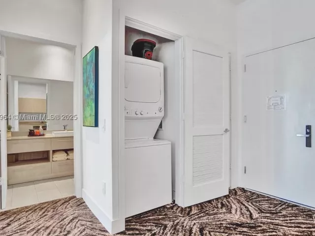 1-bedroom condo for sale in Hollywood - 4111 S Ocean Drive 304 - MondialRealty