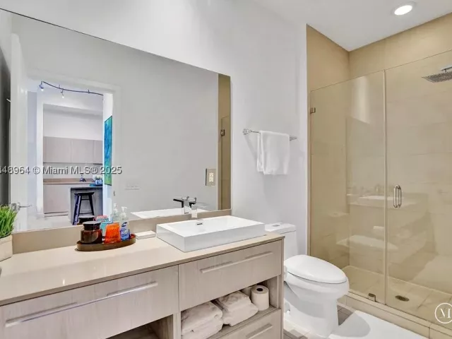 1-bedroom condo for sale in Hollywood - 4111 S Ocean Drive 304 - MondialRealty