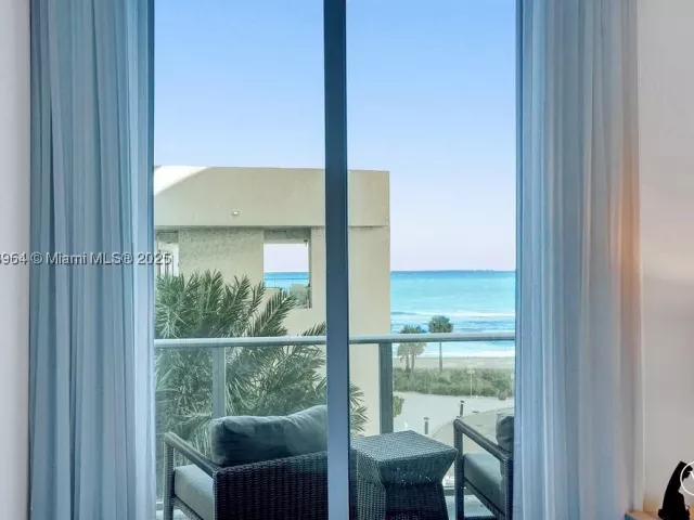 1-bedroom condo for sale in Hollywood - 4111 S Ocean Drive 304 - MondialRealty