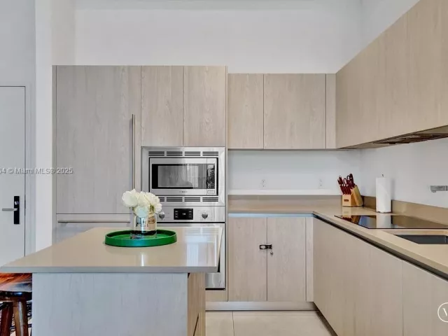 1-bedroom condo for sale in Hollywood - 4111 S Ocean Drive 304 - MondialRealty