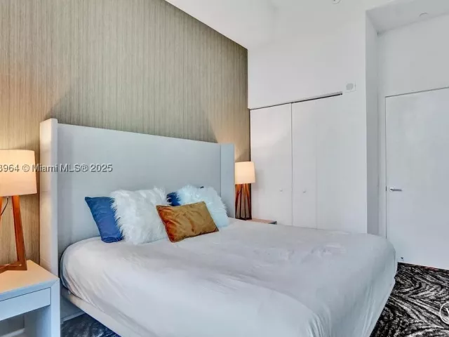 1-bedroom condo for sale in Hollywood - 4111 S Ocean Drive 304 - MondialRealty