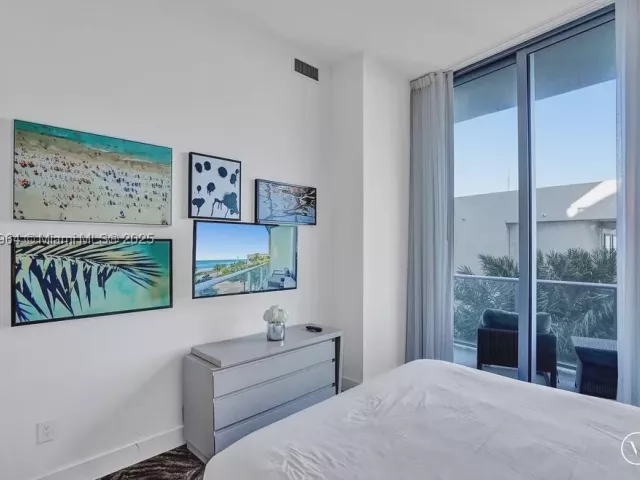 1-bedroom condo for sale in Hollywood - 4111 S Ocean Drive 304 - MondialRealty