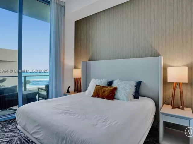 1-bedroom condo for sale in Hollywood - 4111 S Ocean Drive 304 - MondialRealty