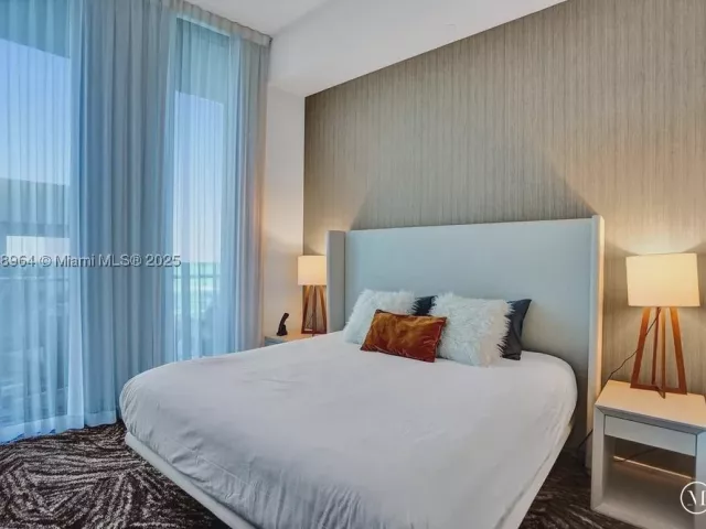 1-bedroom condo for sale in Hollywood - 4111 S Ocean Drive 304 - MondialRealty