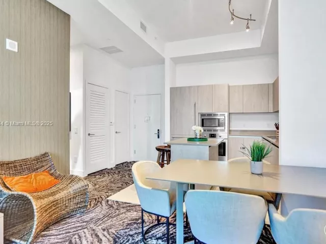 1-bedroom condo for sale in Hollywood - 4111 S Ocean Drive 304 - MondialRealty
