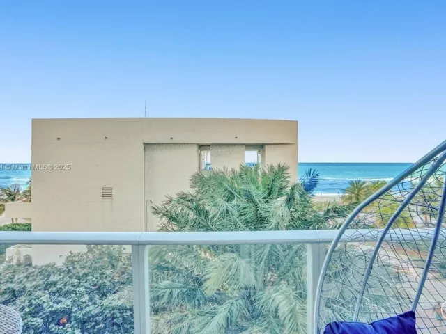 1-bedroom condo for sale in Hollywood - 4111 S Ocean Drive 304 - MondialRealty