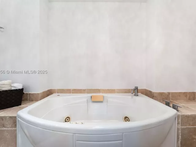 2-bedroom condo for sale in Sunny Isles Beach - 18201 Collins Ave 604 - MondialRealty