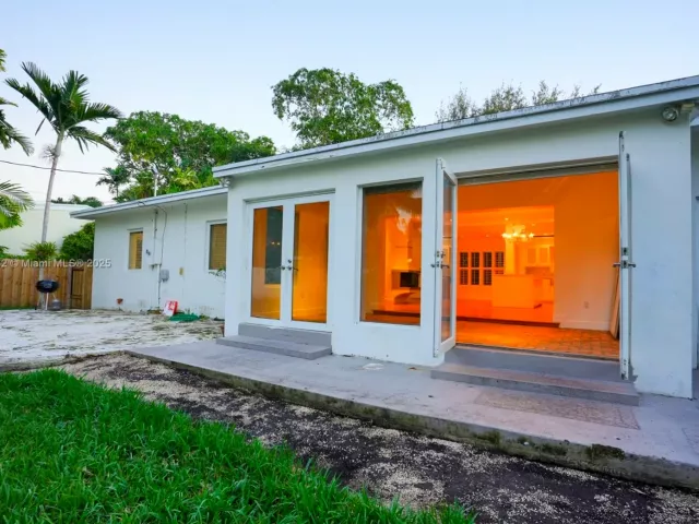 3-bedroom home for sale in Key Biscayne - 355 Redwood Ln - MondialRealty