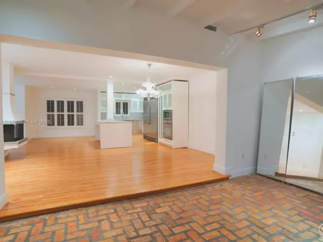 3-bedroom home for sale in Key Biscayne - 355 Redwood Ln - MondialRealty