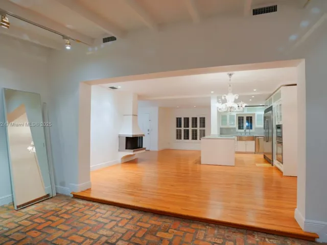 3-bedroom home for sale in Key Biscayne - 355 Redwood Ln - MondialRealty