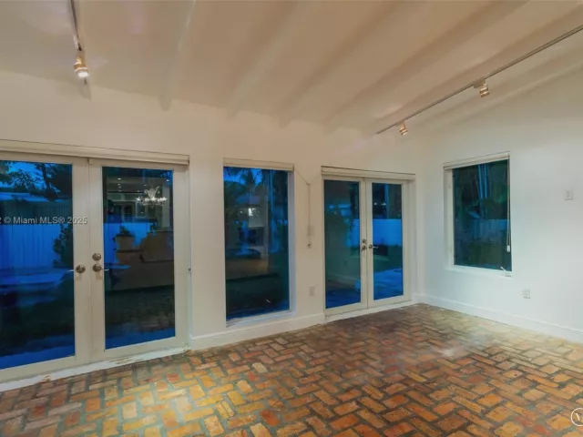 3-bedroom home for sale in Key Biscayne - 355 Redwood Ln - MondialRealty