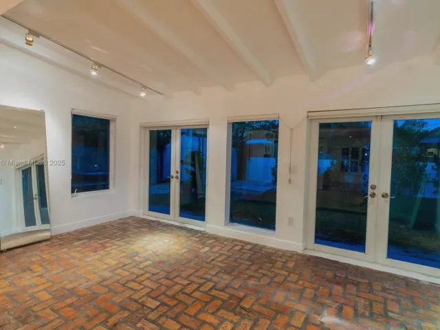 3-bedroom home for sale in Key Biscayne - 355 Redwood Ln - MondialRealty