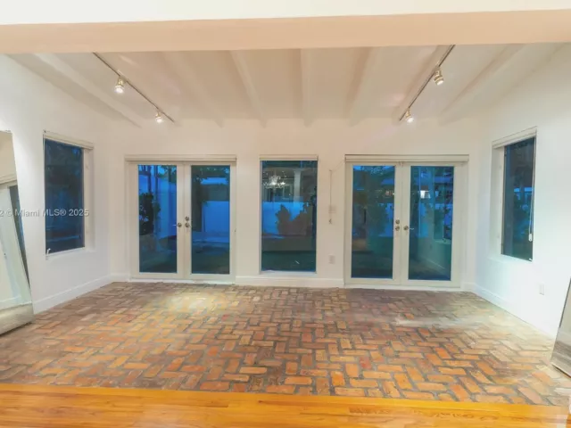 3-bedroom home for sale in Key Biscayne - 355 Redwood Ln - MondialRealty