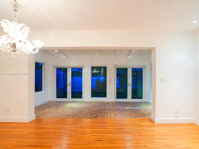 3-bedroom home for sale in Key Biscayne - 355 Redwood Ln - MondialRealty