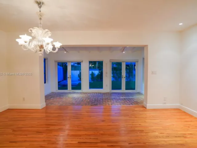 3-bedroom home for sale in Key Biscayne - 355 Redwood Ln - MondialRealty