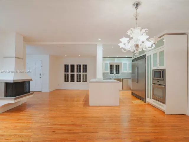 3-bedroom home for sale in Key Biscayne - 355 Redwood Ln - MondialRealty