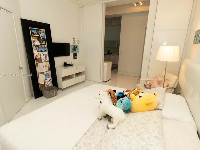 Home for rent at 150 Sunny Isles Blvd 1-TH403 - photo 6348598