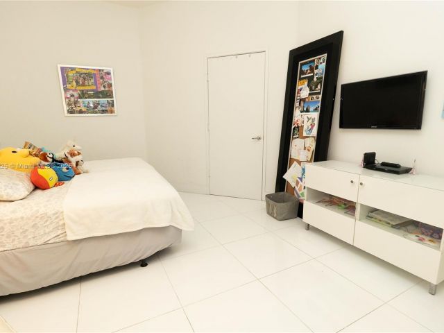 Home for rent at 150 Sunny Isles Blvd 1-TH403 - photo 6348599