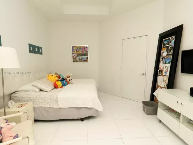 3-bedroom home for rent in Sunny Isles Beach - 150 Sunny Isles Blvd 1-TH403 - MondialRealty