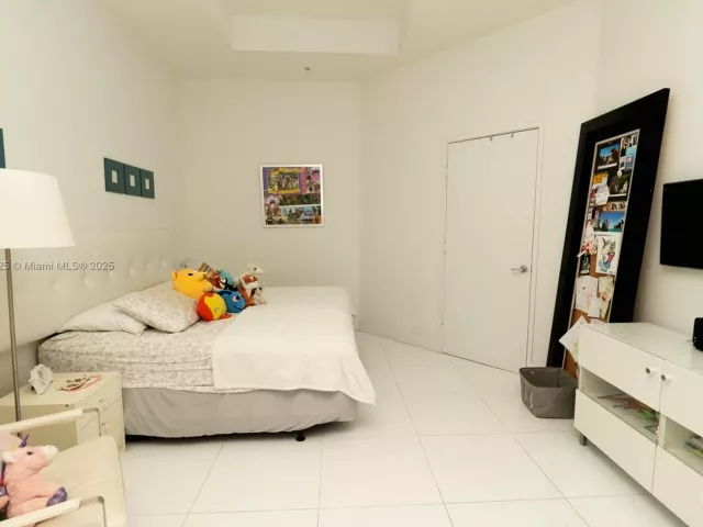 3-bedroom home for rent in Sunny Isles Beach - 150 Sunny Isles Blvd 1-TH403 - MondialRealty