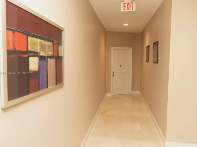3-bedroom home for rent in Sunny Isles Beach - 150 Sunny Isles Blvd 1-TH403 - MondialRealty