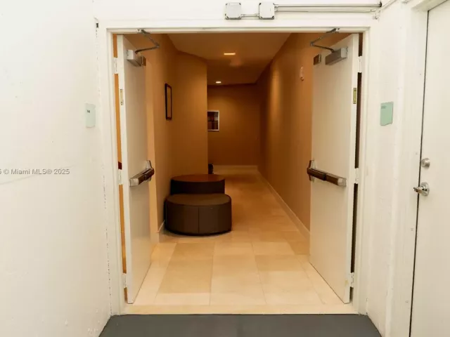 3-bedroom home for rent in Sunny Isles Beach - 150 Sunny Isles Blvd 1-TH403 - MondialRealty