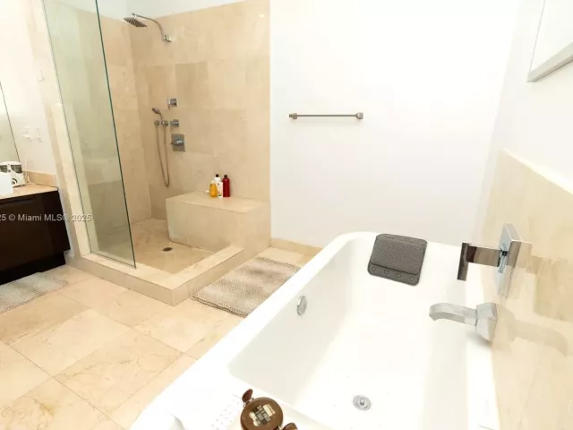 3-bedroom home for rent in Sunny Isles Beach - 150 Sunny Isles Blvd 1-TH403 - MondialRealty