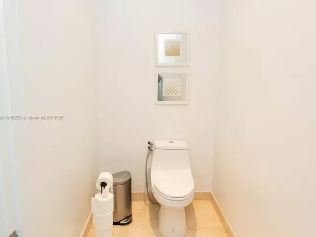 3-bedroom home for rent in Sunny Isles Beach - 150 Sunny Isles Blvd 1-TH403 - MondialRealty