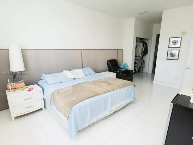 3-bedroom home for rent in Sunny Isles Beach - 150 Sunny Isles Blvd 1-TH403 - MondialRealty