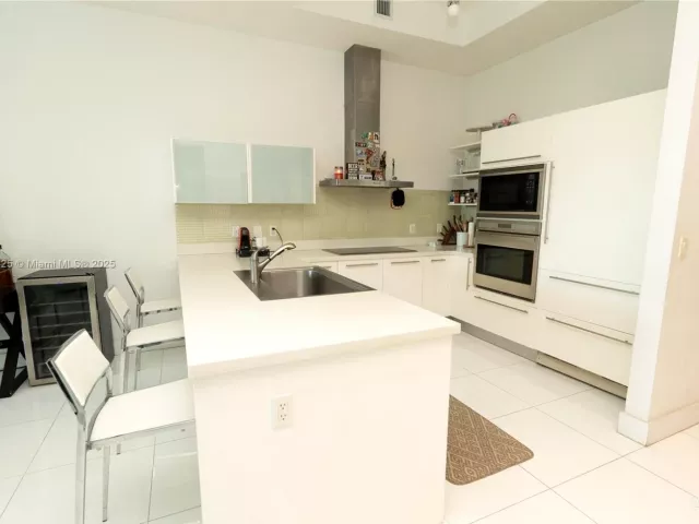 3-bedroom home for rent in Sunny Isles Beach - 150 Sunny Isles Blvd 1-TH403 - MondialRealty