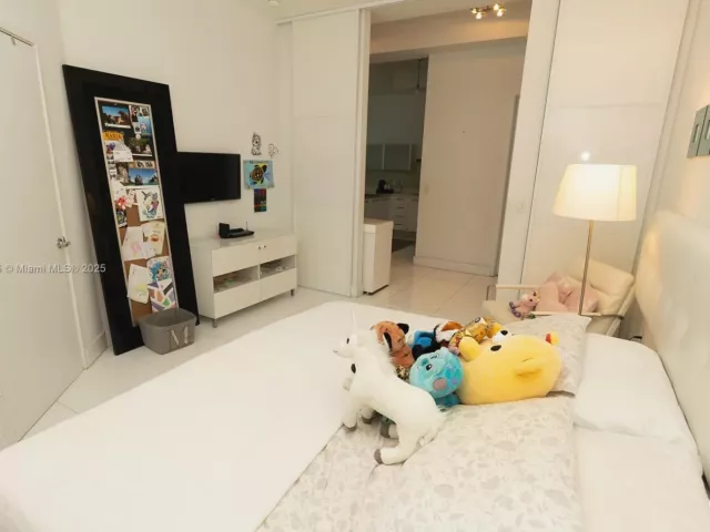 3-bedroom home for rent in Sunny Isles Beach - 150 Sunny Isles Blvd 1-TH403 - MondialRealty