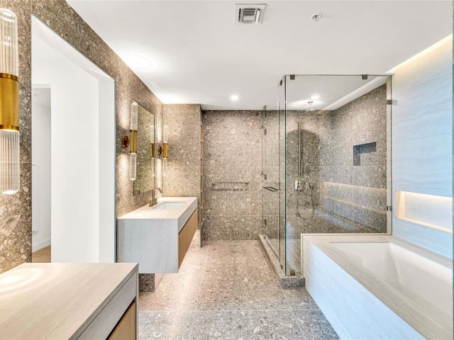 3-bedroom condo for sale in Pompano Beach - 900 N Ocean Boulevard 606 - MondialRealty