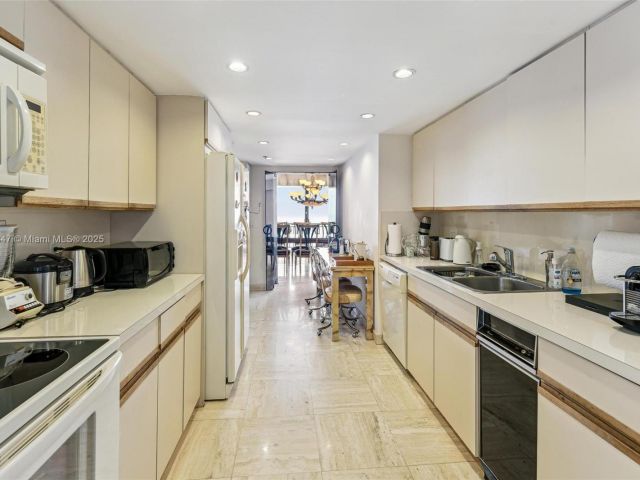 Apartment for rent  Unit #1202 - photo 6350223