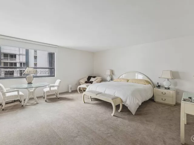 3-bedroom condo for rent in Bal Harbour - 10175 Collins Ave 1202 - MondialRealty