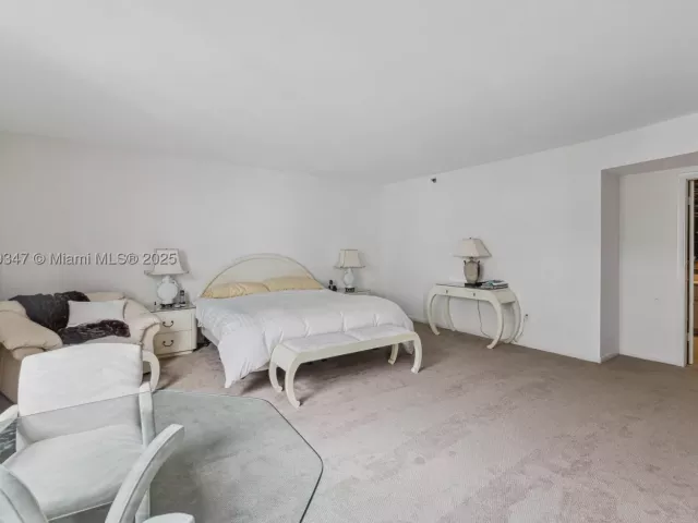3-bedroom condo for rent in Bal Harbour - 10175 Collins Ave 1202 - MondialRealty