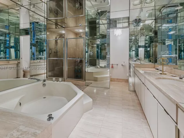 3-bedroom condo for rent in Bal Harbour - 10175 Collins Ave 1202 - MondialRealty