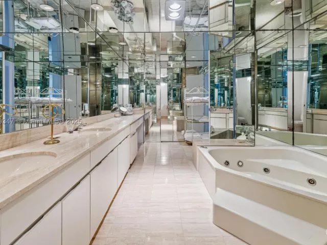 3-bedroom condo for rent in Bal Harbour - 10175 Collins Ave 1202 - MondialRealty