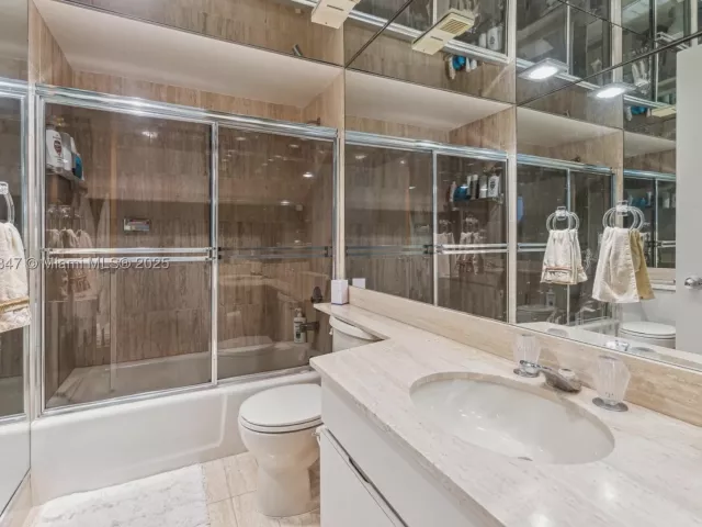 3-bedroom condo for rent in Bal Harbour - 10175 Collins Ave 1202 - MondialRealty
