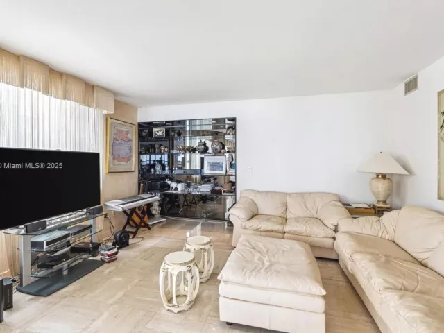 3-bedroom condo for rent in Bal Harbour - 10175 Collins Ave 1202 - MondialRealty