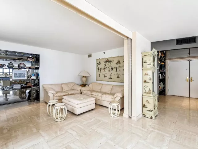 3-bedroom condo for rent in Bal Harbour - 10175 Collins Ave 1202 - MondialRealty