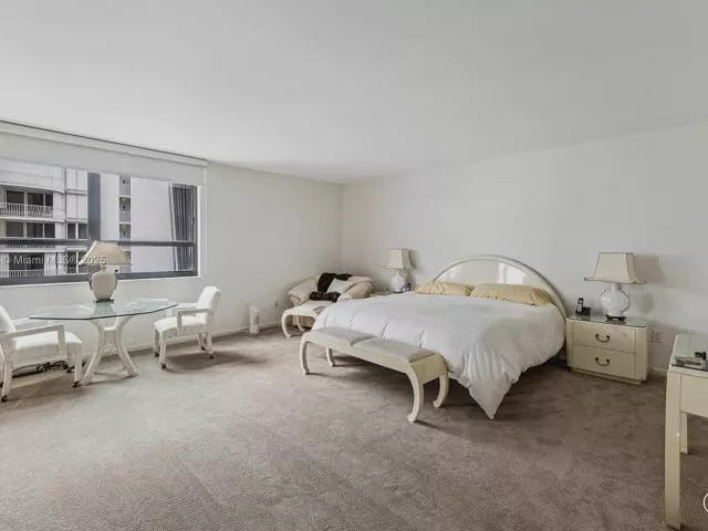 3-bedroom condo for rent in Bal Harbour - 10175 Collins Ave 1202 - MondialRealty