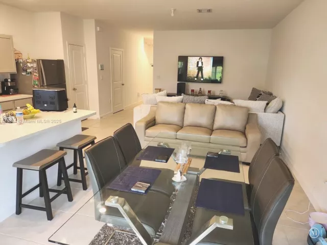 3-bedroom home for rent in Pompano Beach - 880 NW 3rd Way 880 - MondialRealty