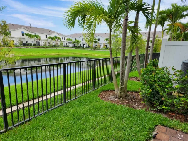 3-bedroom home for rent in Pompano Beach - 880 NW 3rd Way 880 - MondialRealty