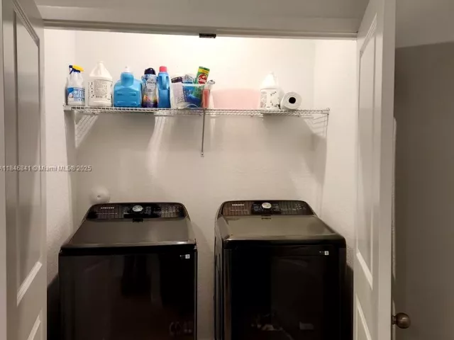 3-bedroom home for rent in Pompano Beach - 880 NW 3rd Way 880 - MondialRealty